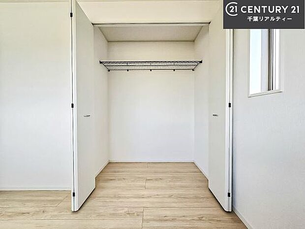 住空間をすっきり使うためには必須ポイントの収納スペースですよね。是非現地でご確認ください!