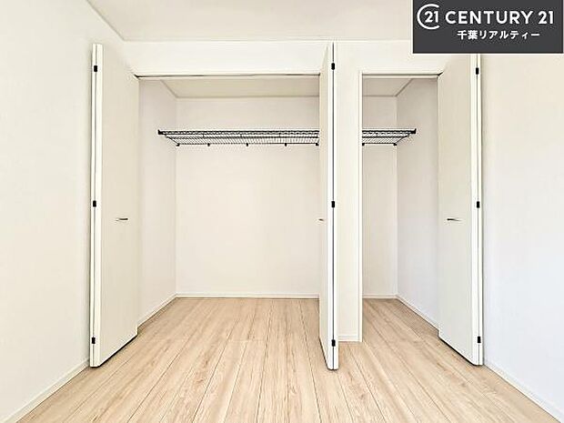 住空間をすっきり使うためには必須ポイントの収納スペースですよね。是非現地でご確認ください！