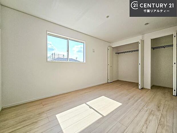 シンプルにデザインされているため、家具を選びません!お気に入りの家具を置いてくつろげる空間を作ることができます。