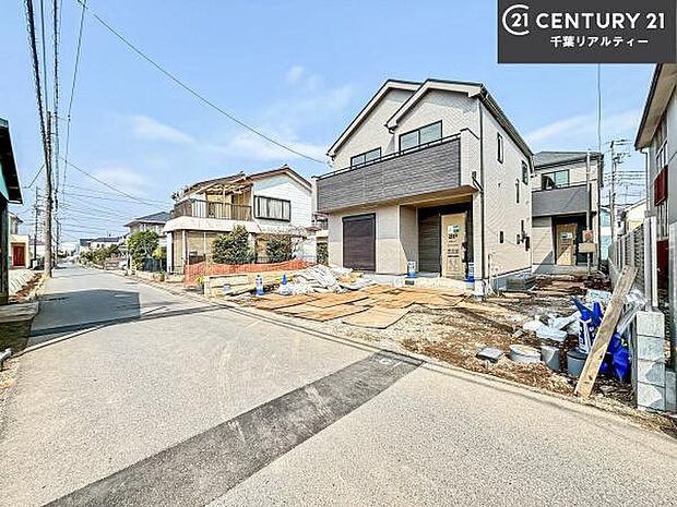 周辺環境や、お客様のご希望に合った物件も一緒にご案内を致します。住宅ローンアドバイザーによるご相談も承ります。当社はお問い合わせに即対応します!お待たせしません!