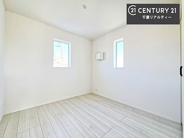 シンプルにデザインされているため、家具を選びません！お気に入りの家具を置いてくつろげる空間を作ることができます。