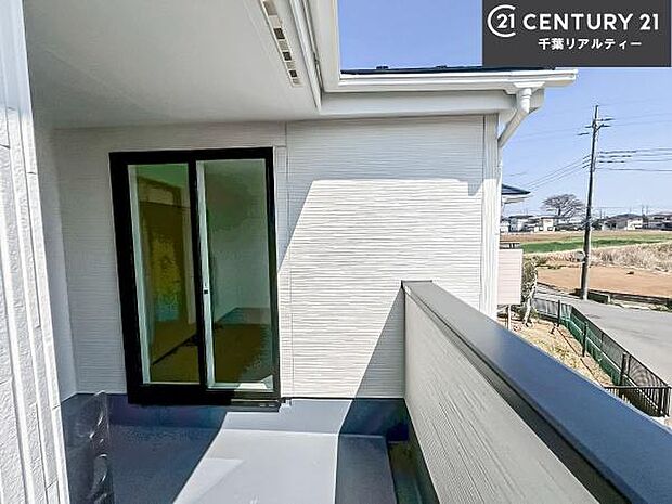 陽当たり良好なバルコニーです!晴れた日には青い空を見渡せる開放的な時間を楽しめます。