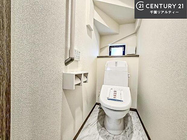 温水洗浄便座につき、冬場は便座が暖かくできるので冷たい便座に座らずに済む嬉しい仕様です！