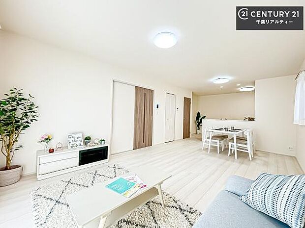 大切な家族が集まるからこそLDKにはこだわりたい。子供たちが元気に笑いながら走り回っている姿を見た時が「広い家にして良かった」と思う瞬間です。