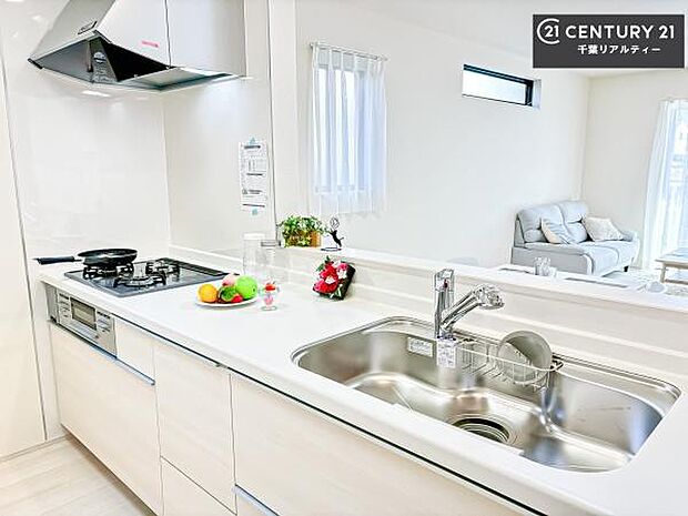 毎日使うキッチンが綺麗で清潔ならお料理を作るのも楽しくなりますよね。機能性とデザイン性を兼ね備えた嬉しいキッチン