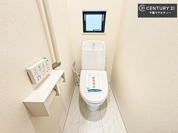 1・2階にトイレがございます!朝の忙しい時間帯も待たずにすみそうですね。白を基調とした清潔感のあるトイレでお手入れがしやすいです!