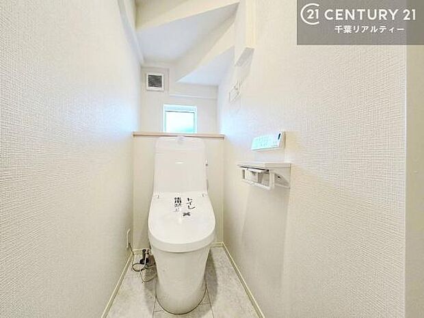 温水洗浄便座につき、冬場は便座が暖かくできるので冷たい便座に座らずに済む嬉しい仕様です!