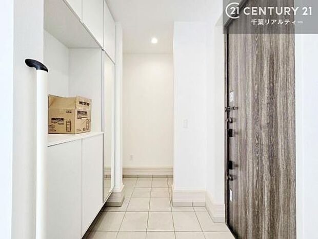 シューズボックス付き。玄関が片付きお掃除がしやすいです!スッキリした玄関で戸を開けた瞬間、清潔感のある心地いい空間が出迎えてくれます。