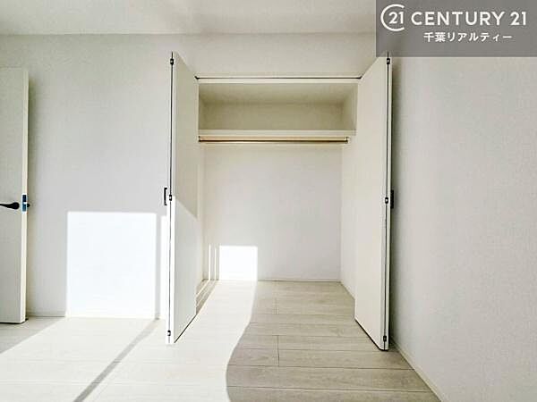 住空間をすっきり使うためには必須ポイントの収納スペースですよね。是非現地でご確認ください！