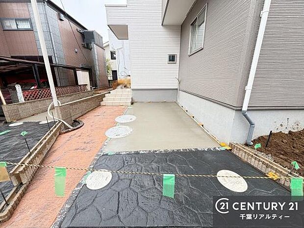 カースペース付きなのでマイカーをお持ちの方も安心ですね！ぜひ現地にてお確かめくださいませ！