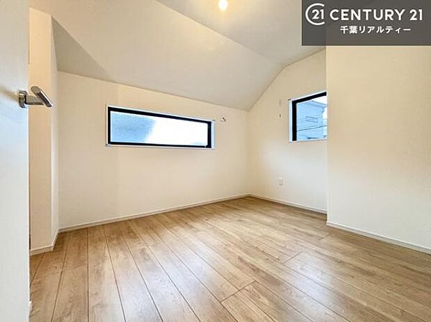 シンプルにデザインされているため、家具を選びません！お気に入りの家具を置いてくつろげる空間を作ることができます。