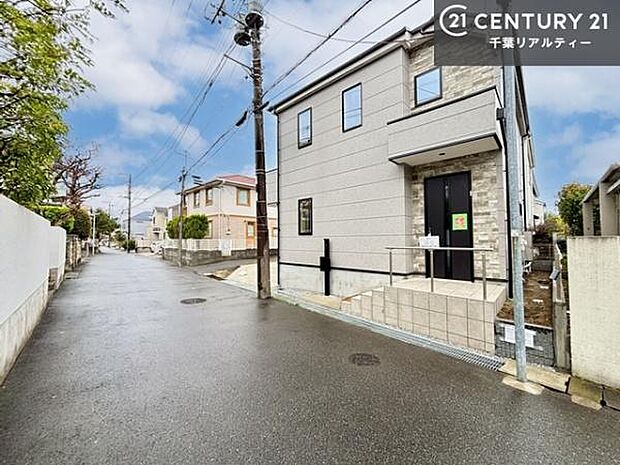 周辺環境や、お客様のご希望に合った物件も一緒にご案内を致します。住宅ローンアドバイザーによるご相談も承ります。当社はお問い合わせに即対応します！お待たせしません！