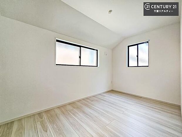 シンプルにデザインされているため、家具を選びません！お気に入りの家具を置いてくつろげる空間を作ることができます。