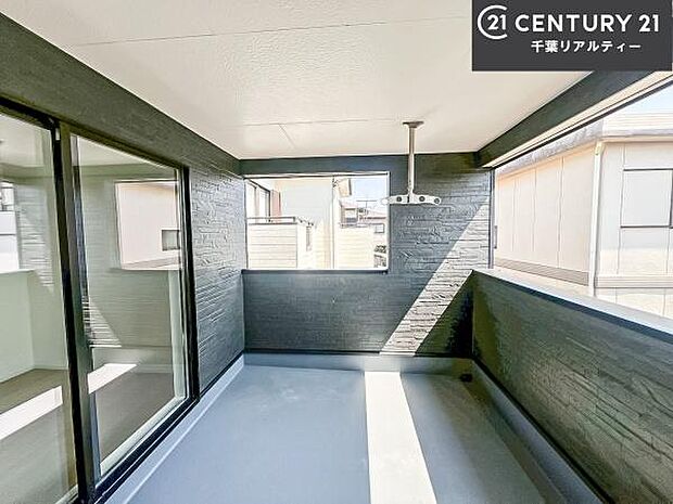 陽当たり良好なバルコニーです!晴れた日には青い空を見渡せる開放的な時間を楽しめます。