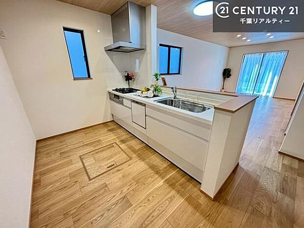 収納スペースが豊富で、調理スペースがスッキリと片付きひろ~く活用できます!快適に作業ができます!毎日の料理が捗ります!