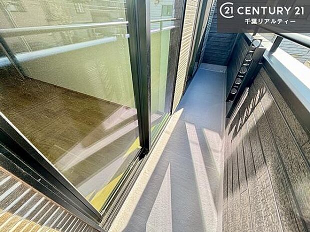 陽当たり良好なバルコニーです!晴れた日には青い空を見渡せる開放的な時間を楽しめます。