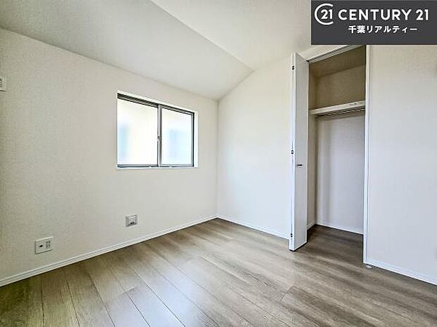 シンプルにデザインされているため、家具を選びません!お気に入りの家具を置いてくつろげる空間を作ることができます。