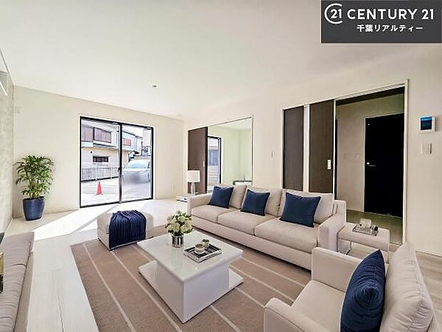 家具はCGパースです。心地良いリビングは家族が自然と集まります。家族団欒の時間が増えそうです。ご家族と、より一層充実した時間を過ごせそうですね。