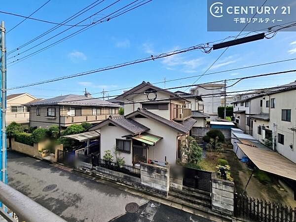 晴れた日には青い空を見渡せる開放的な時間を楽しめます。気持ちの良い風が通り抜ける街並みです！