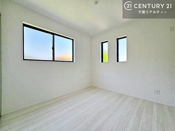掃き出し窓がないお部屋は、お子様のお部屋としても安心です！