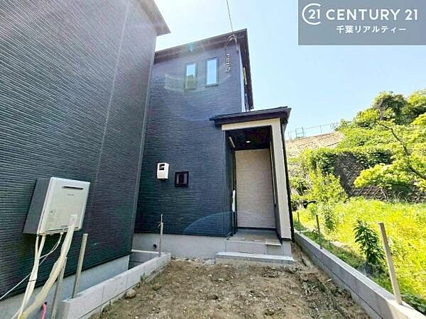 京成本線「京成大和田」駅まで徒歩8分の駅近新築戸建てです！室内ほぼ完成しているためご内覧できます！当日のご予約も承っておりますのでお気軽にお問い合わせください。