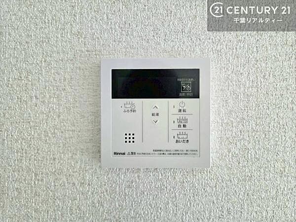 ボタンのスイッチや自動でお風呂の準備が整うため、わざわざ浴室に行ってお湯を入れたり継ぎ足したりする必要がなく便利ですね！