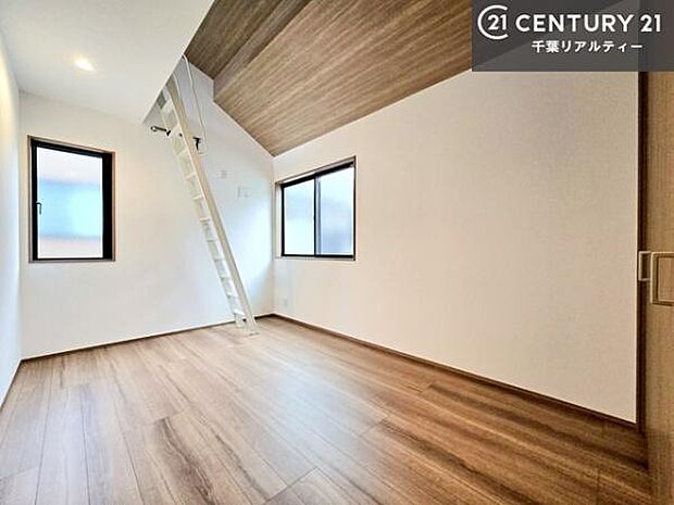 シンプルにデザインされているため、家具を選びません!お気に入りの家具を置いてくつろげる空間を作ることができます。