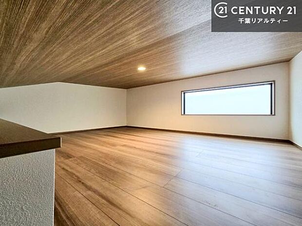 ロフト付き!普段使わないような季節物のインテリアや家電の収納に便利!是非現地にてお確かめください!