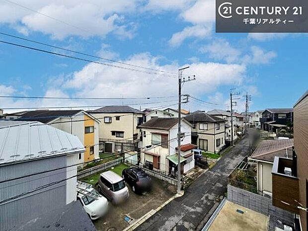 晴れた日には青い空を見渡せる開放的な時間を楽しめます。気持ちの良い風が通り抜ける街並みです!