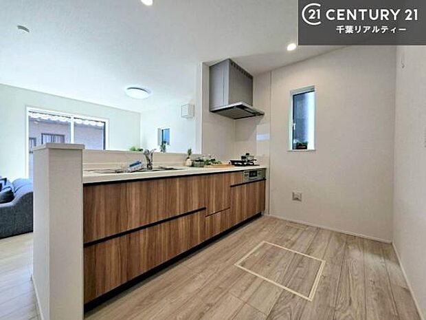 収納スペースが豊富で、調理スペースがスッキリと片付きひろ～く活用できます！快適に作業ができます！毎日の料理が捗ります！