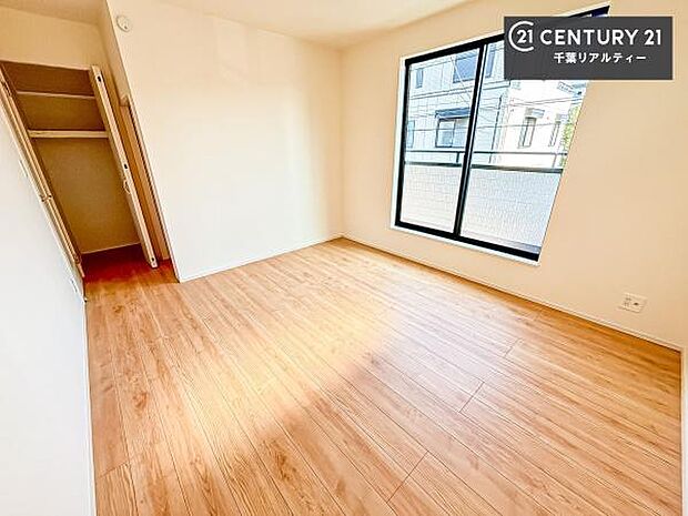 シンプルにデザインされているため、家具を選びません!お気に入りの家具を置いてくつろげる空間を作ることができます。