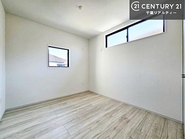 シンプルにデザインされているため、家具を選びません！お気に入りの家具を置いてくつろげる空間を作ることができます。