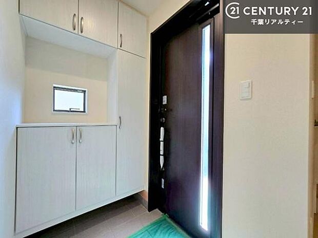 シューズボックス付き。玄関が片付きお掃除がしやすいです!スッキリした玄関で戸を開けた瞬間、清潔感のある心地いい空間が出迎えてくれます。