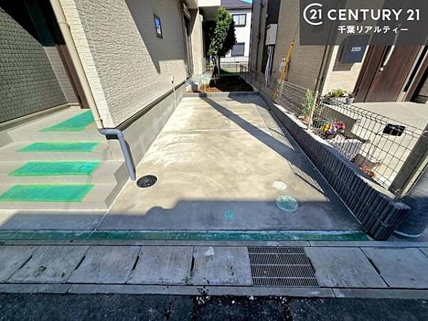 カースペース付きなのでマイカーをお持ちの方も安心ですね!ぜひ現地にてお確かめくださいませ!