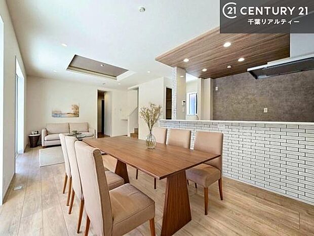 家具はCGパースです。広々ダイニングスペース！ゆったりお食事。笑い声響く楽しい時間が過ごせます。日々の疲れも癒されます！