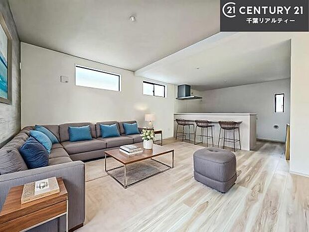 家具はCGパースです。開放感のある広々LDK！ソファーやダイニングテーブルを置いても窮屈にならないので快適に過ごせます！