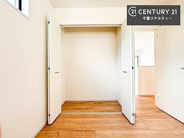 住空間をすっきり使うためには必須ポイントの収納スペースですよね。是非現地でご確認ください！