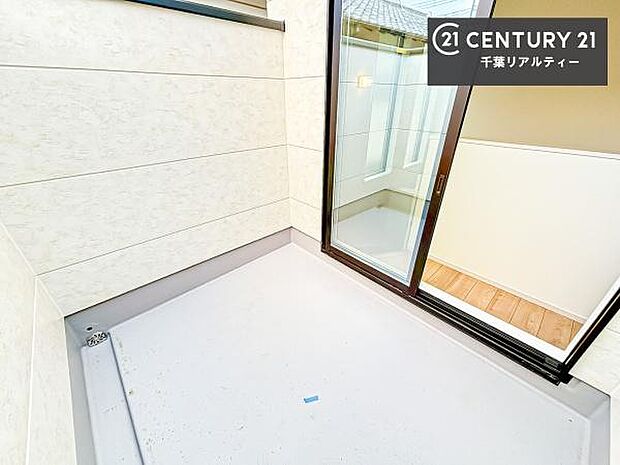 広々としているバルコニーです！お洗濯物を干すのはもちろん風に当たりながらくつろぎタイムが送れます！