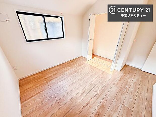 シンプルにデザインされているため、家具を選びません！お気に入りの家具を置いてくつろげる空間を作ることができます。