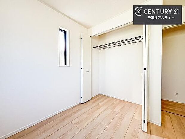 シンプルにデザインされているため、家具を選びません!お気に入りの家具を置いてくつろげる空間を作ることができます。