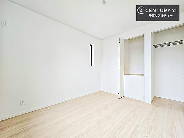 シンプルにデザインされているため、家具を選びません！お気に入りの家具を置いてくつろげる空間を作ることができます。