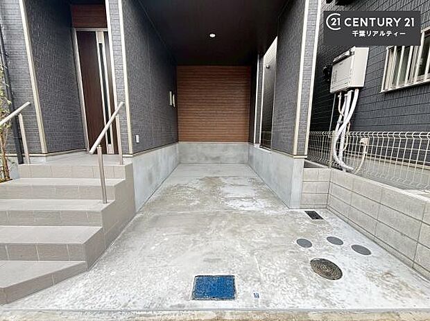 ビルトインタイプの駐車場は、雨や風から車を守ってくれます!車の管理が安心!