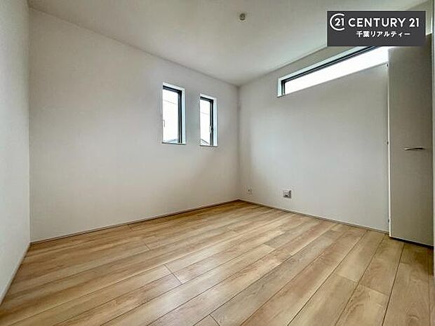 シンプルにデザインされているため、家具を選びません!お気に入りの家具を置いてくつろげる空間を作ることができます。