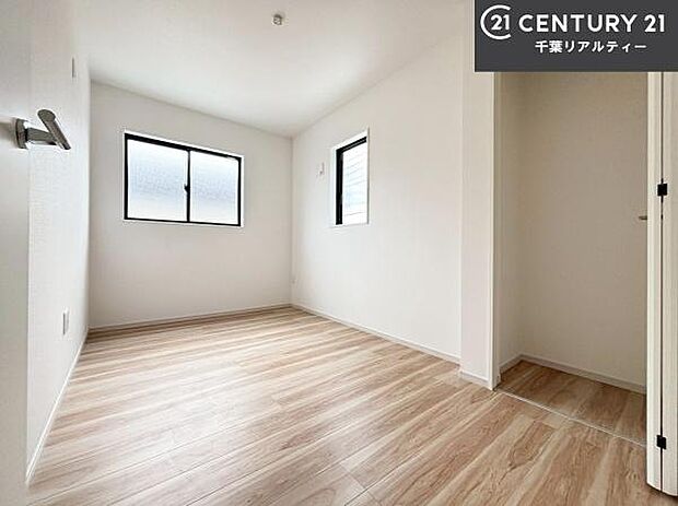 シンプルにデザインされているため、家具を選びません！お気に入りの家具を置いてくつろげる空間を作ることができます。