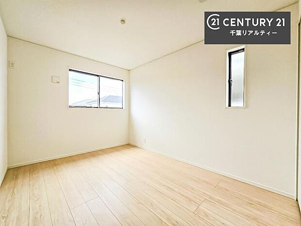 シンプルにデザインされているため、家具を選びません！お気に入りの家具を置いてくつろげる空間を作ることができます。