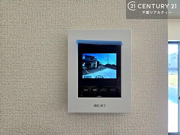 TVモニター付きインターホンでお子様のお留守番中なども安心ですね。ボタンひとつでお風呂の準備がととのう！オートバスつき。