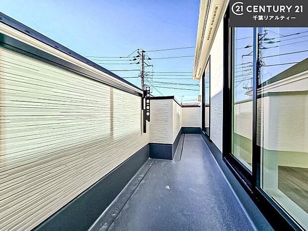 陽当たり良好なバルコニーです!晴れた日には青い空を見渡せる開放的な時間を楽しめます。