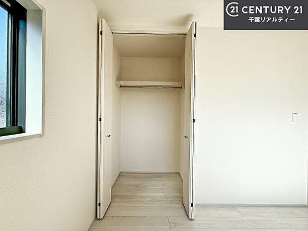 各居室収納付き!急なお客様が来客しても散らかったお部屋をサッと片付けられます!お部屋のスペースが生まれゆとりあるお部屋を演出することが出来ます!