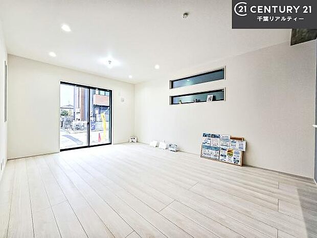 広々ダイニングスペース！ゆったりお食事。笑い声響く楽しい時間が過ごせます。日々の疲れも癒されます！