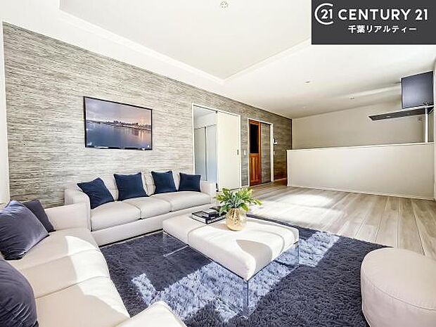 家具は、CGパースです。大切な家族が集まるからこそLDKにはこだわりたい。子供たちが元気に笑いながら走り回っている姿を見た時が「広い家にして良かった」と思う瞬間です。